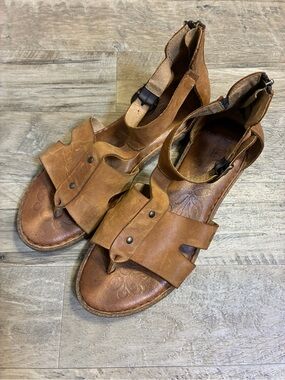 Born Timina Leather T Strap Gladiator Buckle Zipper Sandals